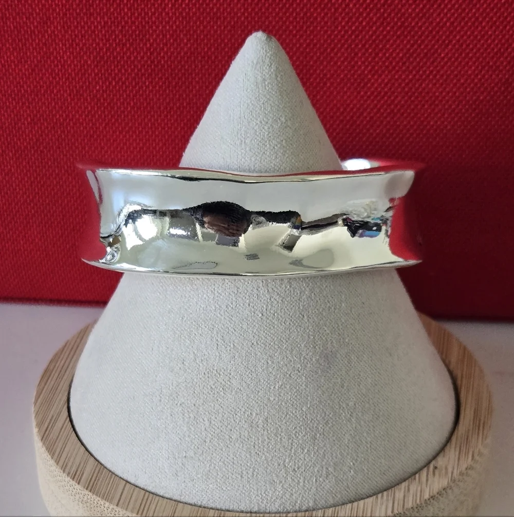 Uno De 50 • Silver Cuff Bracelet with Pearl Accents